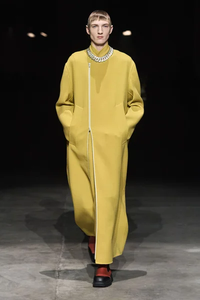 Look 40